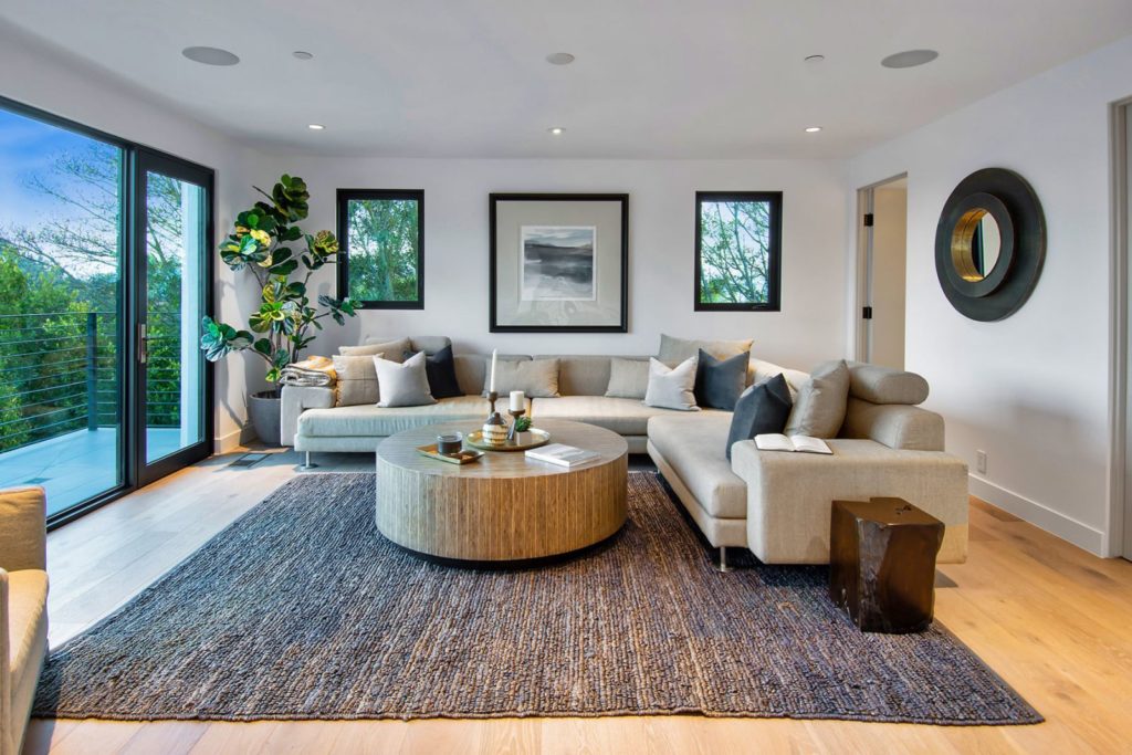 Linda Flora Drive Modern Home, luxury houses