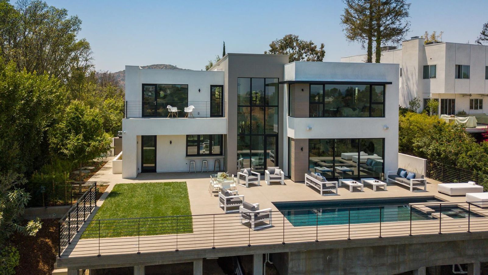 Breathtaking Views Linda Flora Drive Modern Home in Bel Air, California