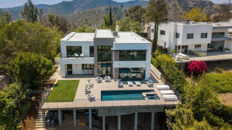 Breathtaking Views Linda Flora Drive Modern Home in Bel Air, California