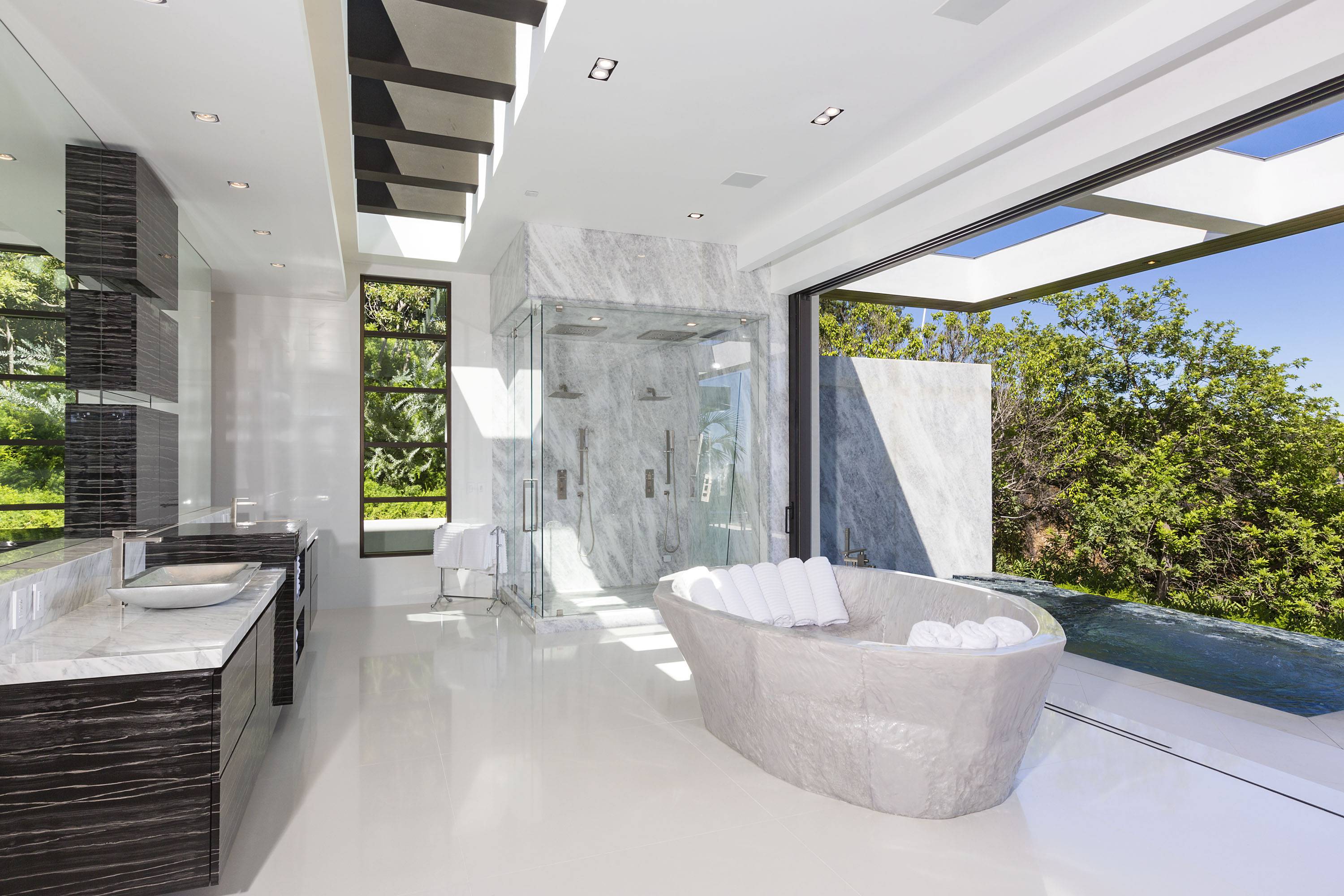 Modern Mansion Bathroom