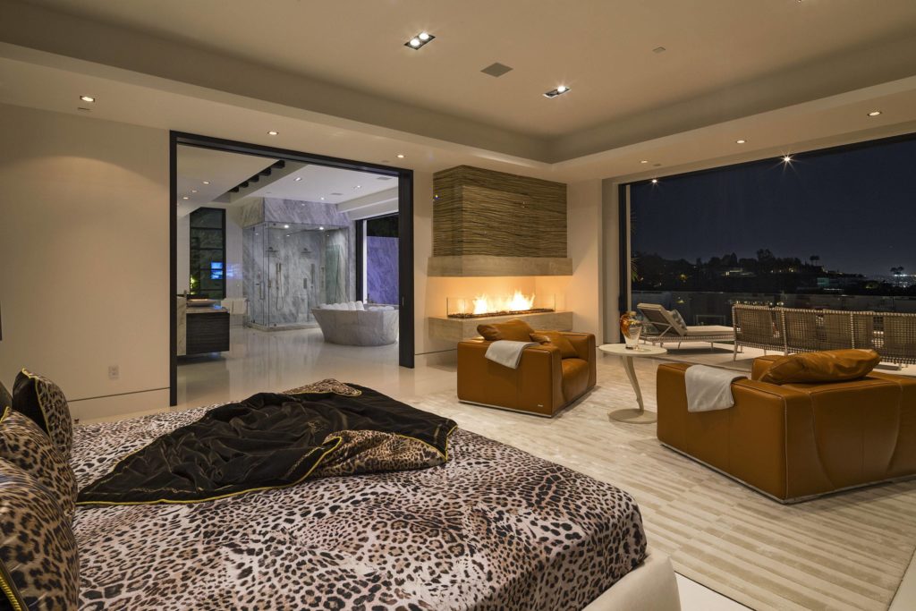 Extraordinary Modern Home in Los Angeles by Ferrugio Design & Associates, luxury houses