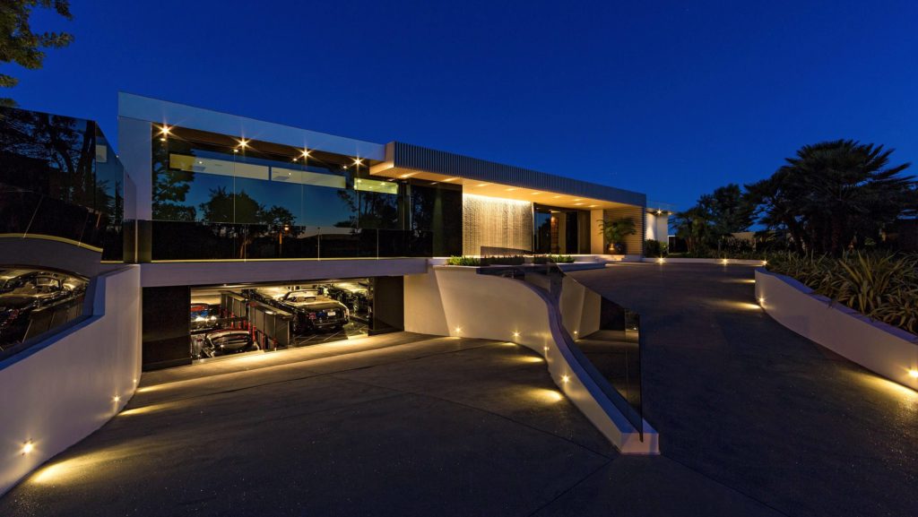 Extraordinary Modern Home in Los Angeles by Ferrugio Design & Associates, luxury houses