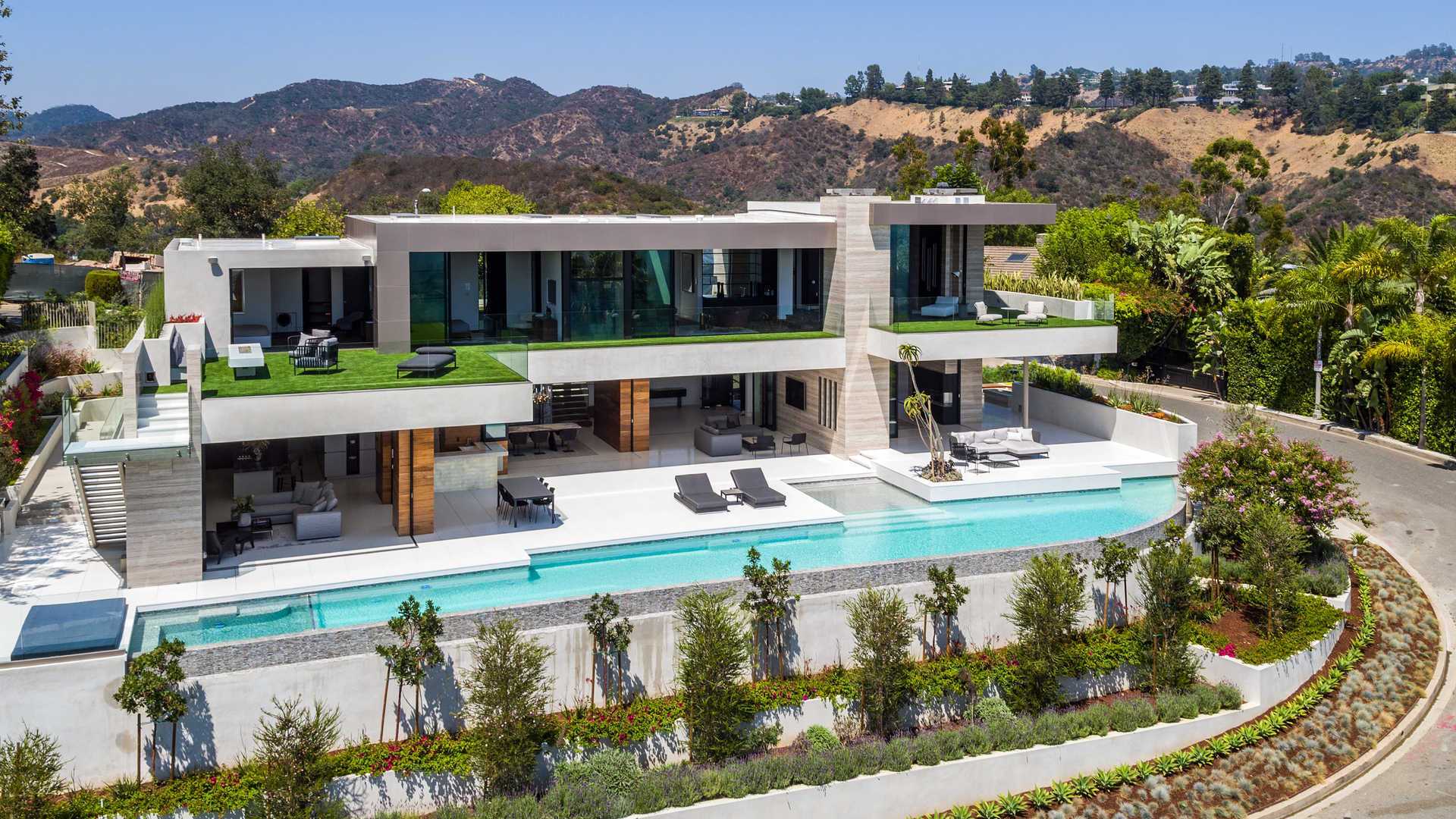 Prime Shadow Hills Modern Masterpiece in Los Angeles