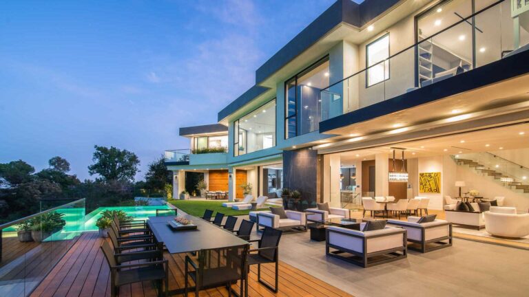 Mango Way Modern Home with Extraordinary Unobstructed Views of Los Angeles
