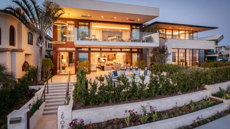 Ocean Boulevard Modern Home in Corona del Mar, California