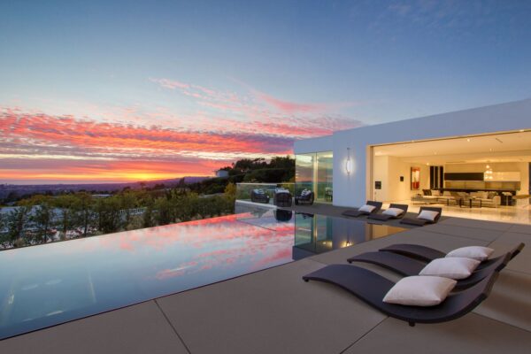 Sublime Chalette Drive Modern Home In Los Angeles With Endlessly Views