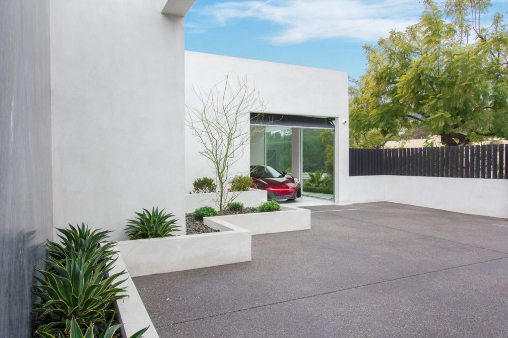 Chalette Drive Modern Home in Los Angeles, luxury houses