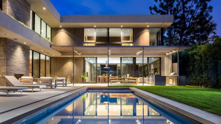 Exclusive East Channel Road Modern Home in Santa Monica Canyon, California