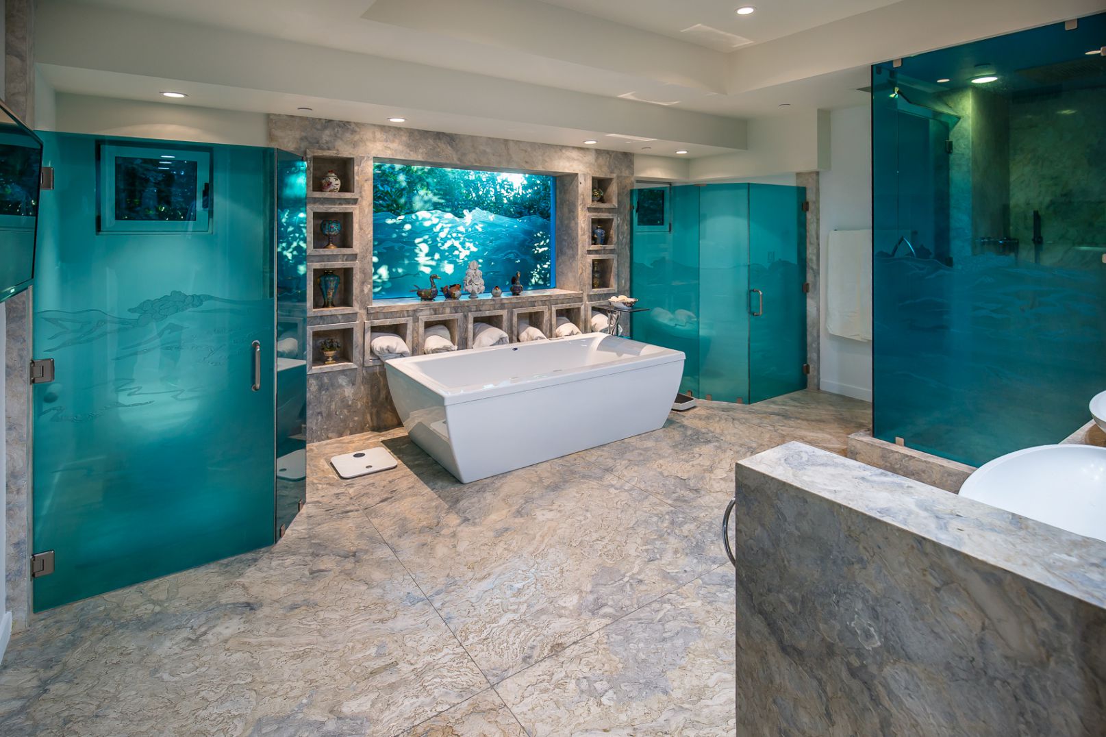 Bathroom paint colors that are trendy in 2023 will also include blue and marine green tones. Blues and teals seem like the ocean when combined, especially the deep, jewel tones. Choose pastel colors for a softer seaside aesthetic. Bathrooms feel as clean and fresh as a sea breeze when these colors are used together.
