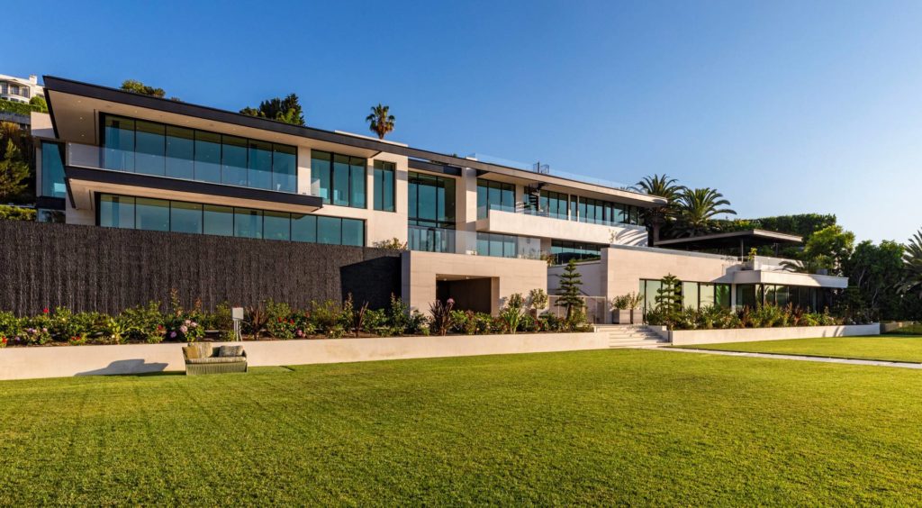 Dramatic Greatest Modern Megamansion in Los Angeles by Paul McClean, luxury houses