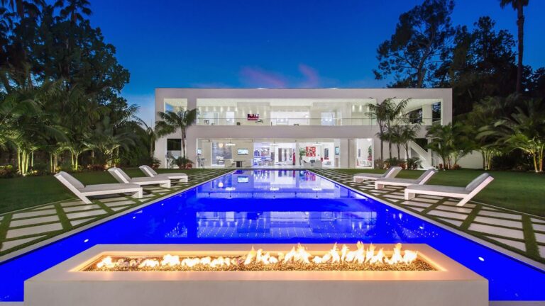 Oxford Way Modern Mansion located in one of the best places in Beverly Hills