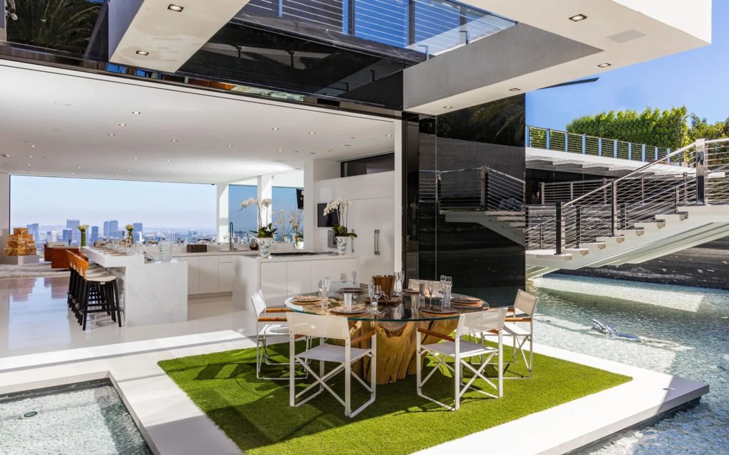 Modern Mansion in Los Angeles