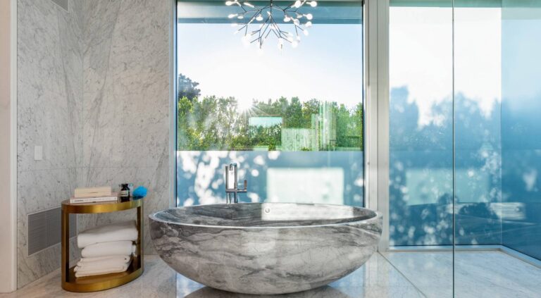 25 Different ways to mix and match bathtub styles to fit your bathroom.