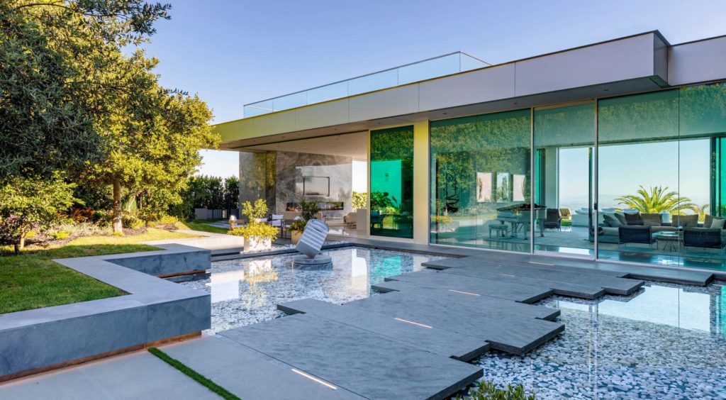 Elegant Robin Drive Modern Home in Los Angeles by Paul McClean