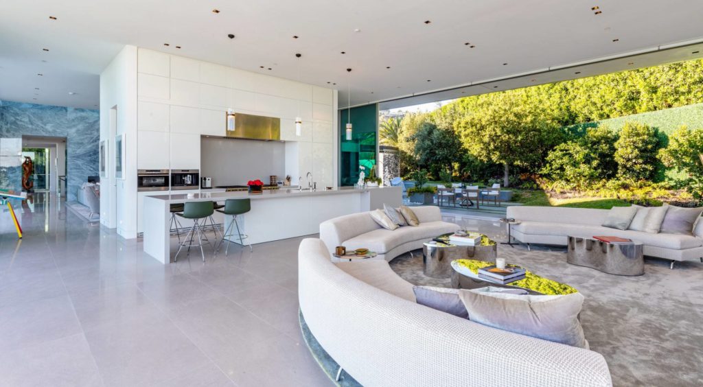 Elegant Robin Drive Modern Home in Los Angeles by Paul McClean