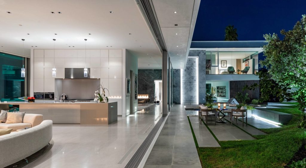 Elegant Robin Drive Modern Home in Los Angeles by Paul McClean