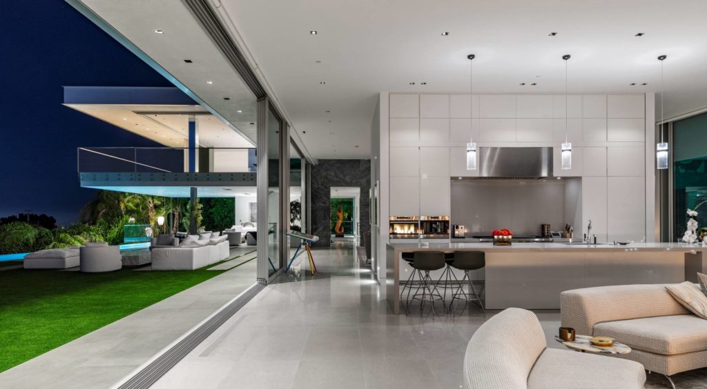 Elegant Robin Drive Modern Home in Los Angeles by Paul McClean