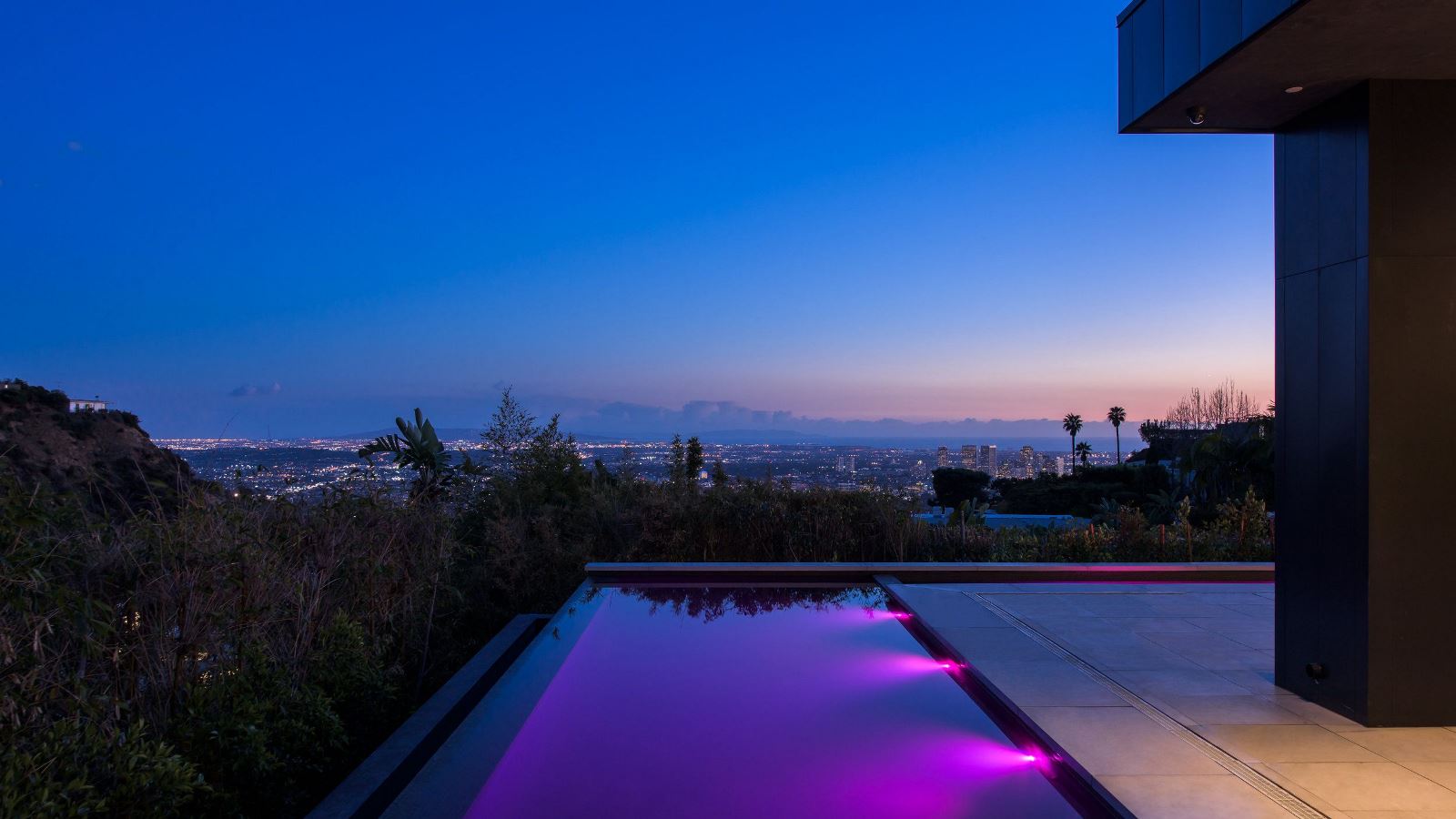 Modern-home-1814-Marcheeta-Place-West-Hollywood-3