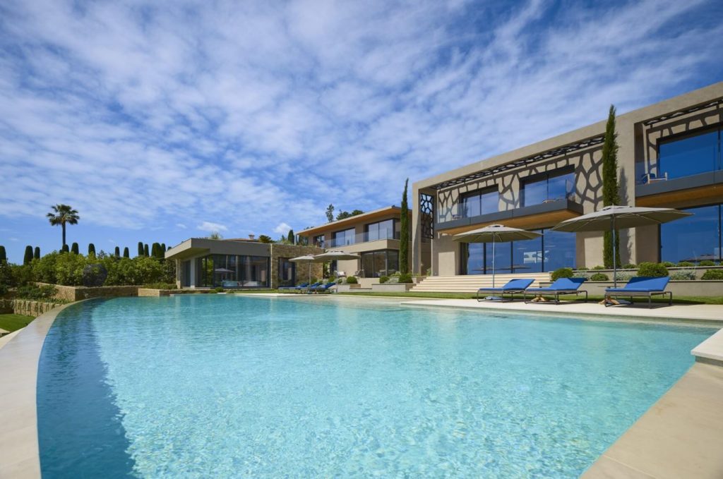 Contemporary Masterpiece in France, luxury houses