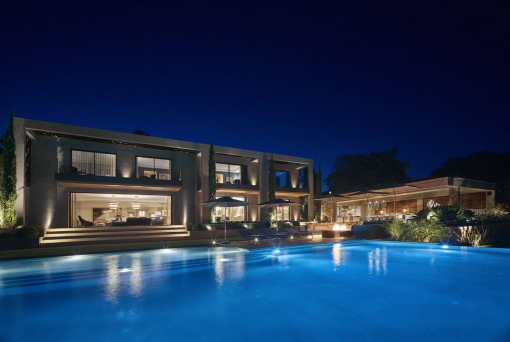 Contemporary Masterpiece in France, luxury houses