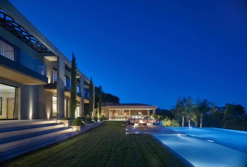 Contemporary Masterpiece in France, luxury houses