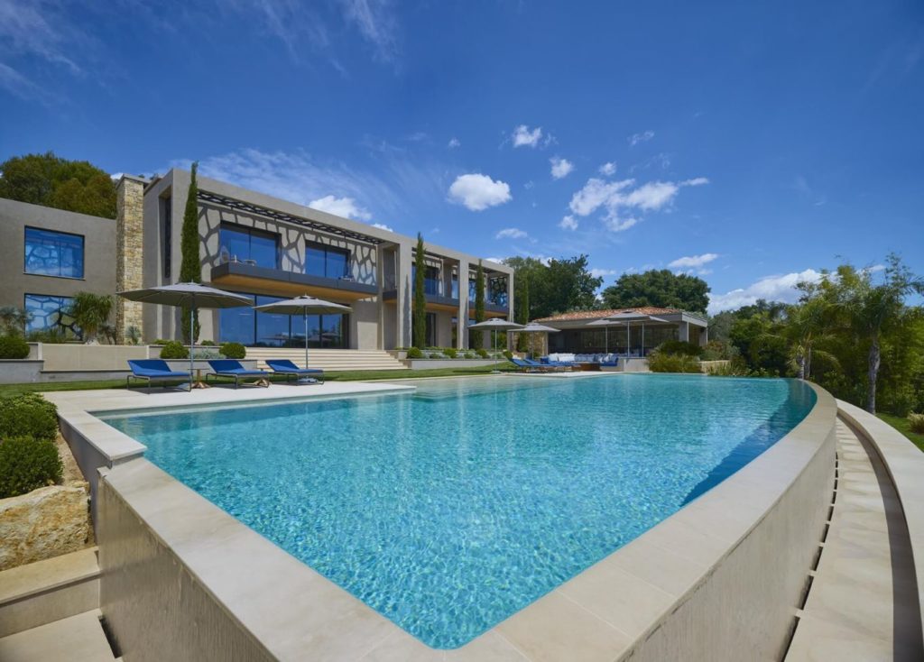 Contemporary Masterpiece in France, luxury houses