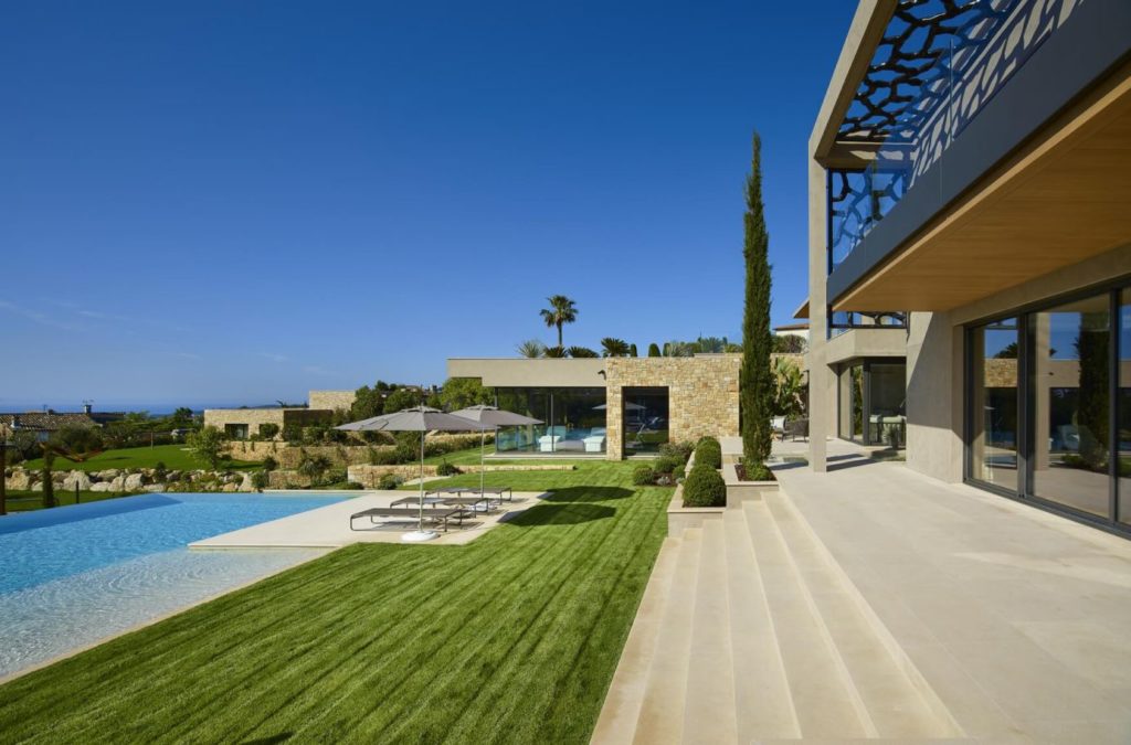 Contemporary Masterpiece in France, luxury houses