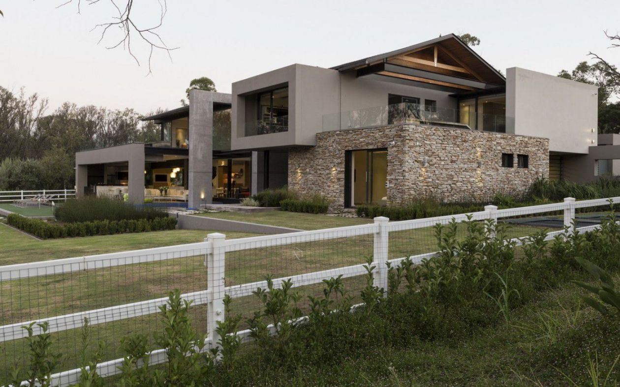 Contemporary-House-in-Blair-Athol-South-Africa-20