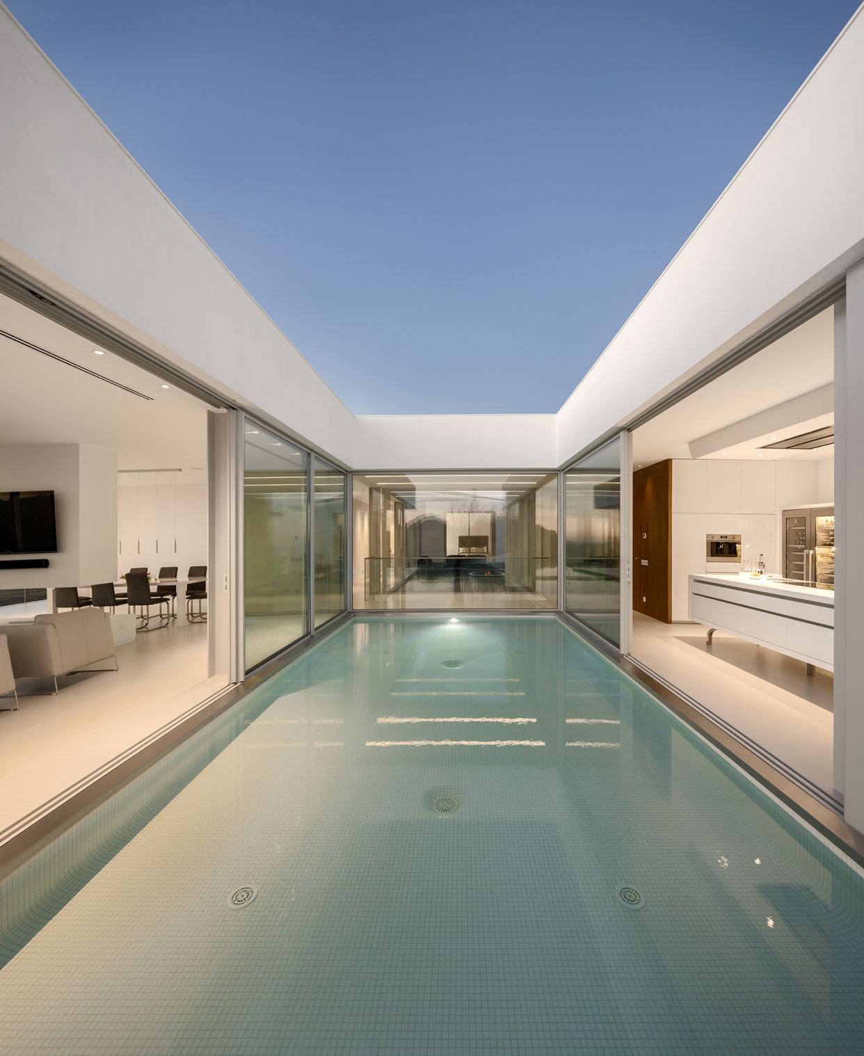 Luxurious-and-Contemporary-Clifftop-Villa-in-Algarve-Portugal-12-1
