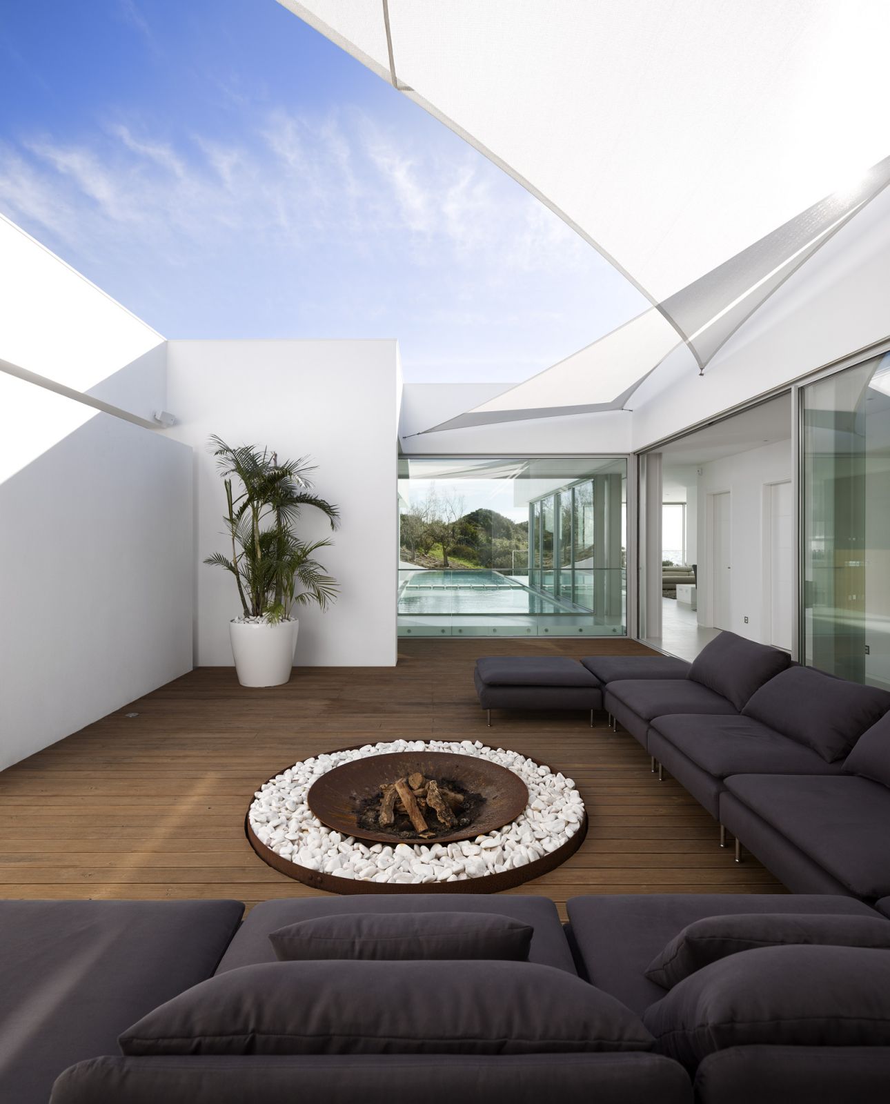 Luxurious-and-Contemporary-Clifftop-Villa-in-Algarve-Portugal-2-1