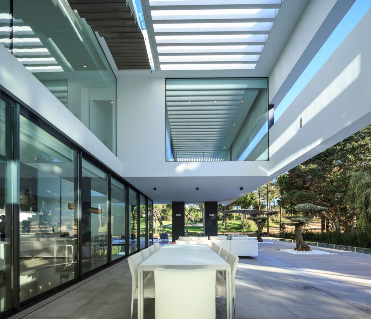 Modern-Villa-Darzi-in-Portugal-by-Arquimais-Architecture-and-Design-15