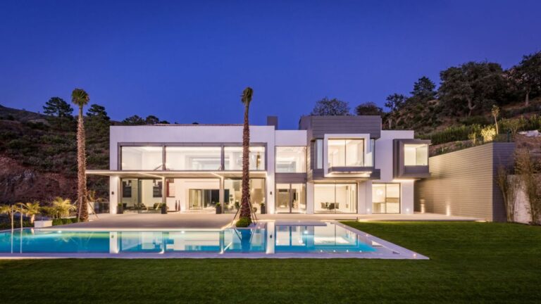 Elegant Contemporary Villa in Benahavis, Spain