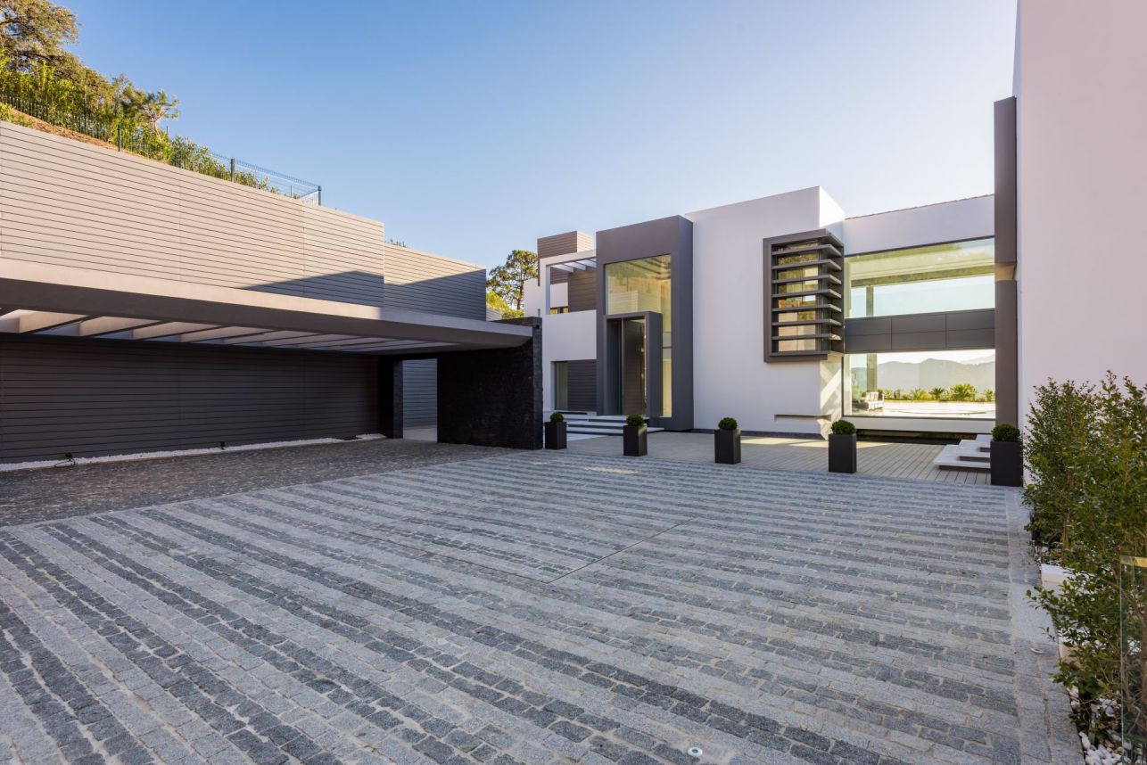 Contemporary-villa-in-Benahavis-Spain-7