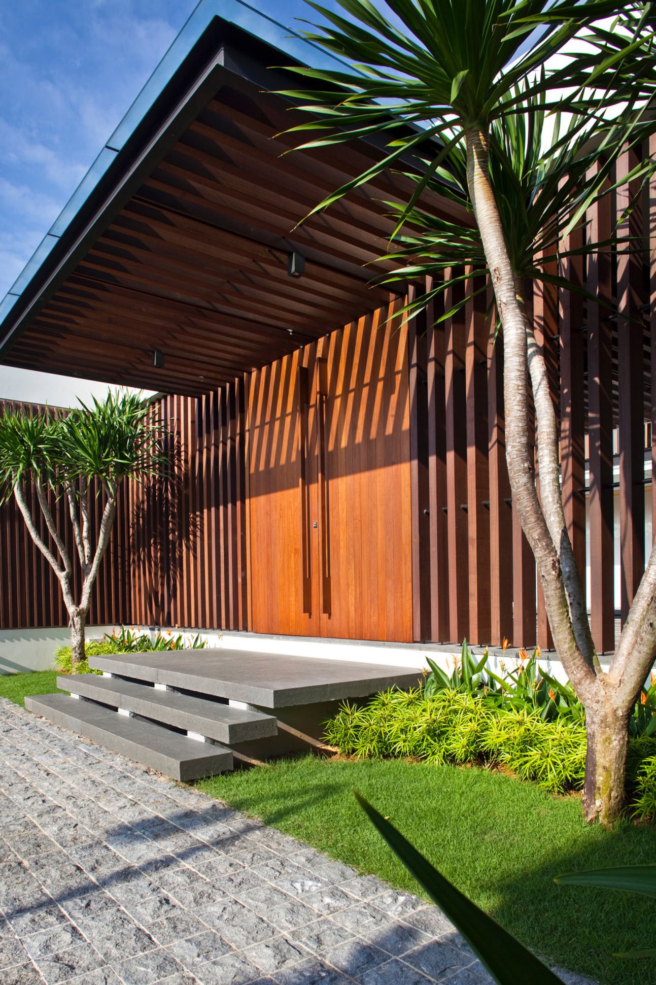 Enclosed-Open-House-in-Singapore-by-Wallflower-Architecture-Design-4