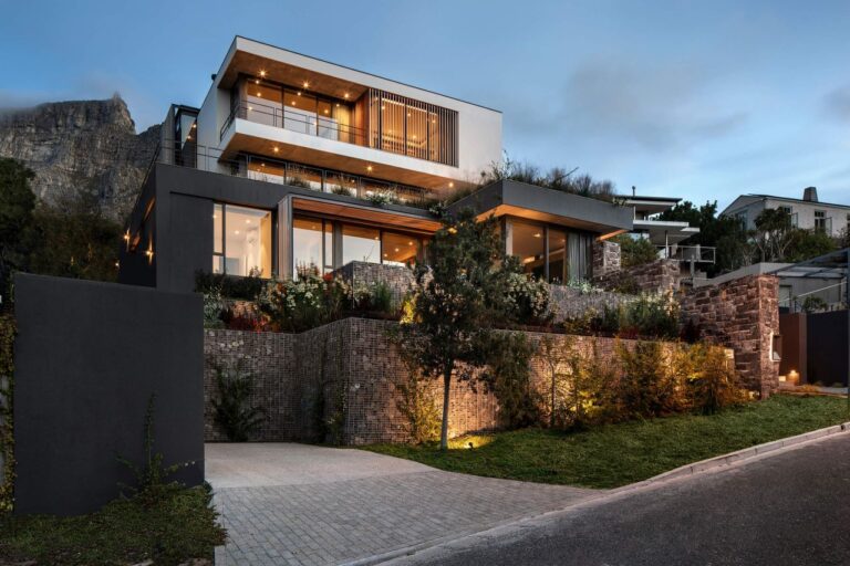 Higgo Road Modern House in Cape Town by Malan Vorster Architects