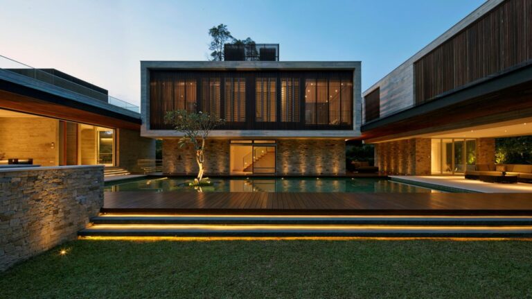 Spectacular Modern Home in Singapore by Ong&Ong