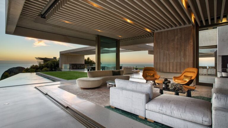 Luxury Modern Home perched on spectacular location in Cape Town by SAOTA