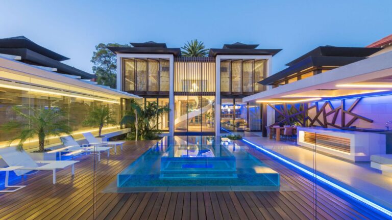 Melbourne Modern Villa in Australia by Chris Clout Design