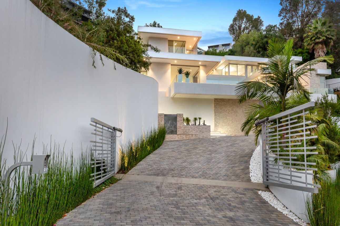 Modern-home-9311-Readcrest-drive-Beverly-Hills-Los-Angeles-2