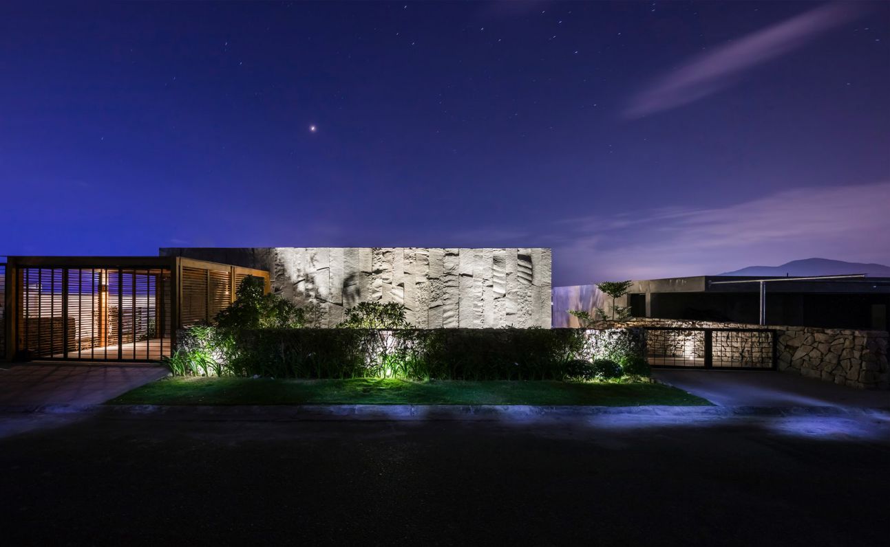 Outstanding-Coastal-Stone-House-in-Nha-Trang-Vietnam-by-MM-Architects-15