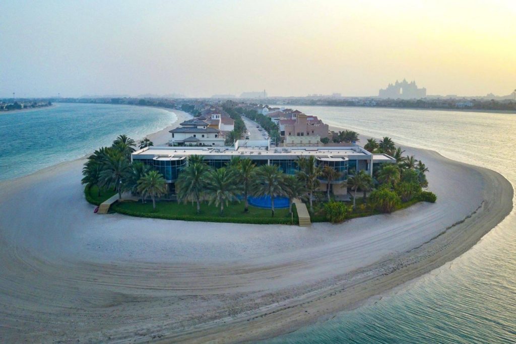 Beachfront Palace in Dubai, luxury house