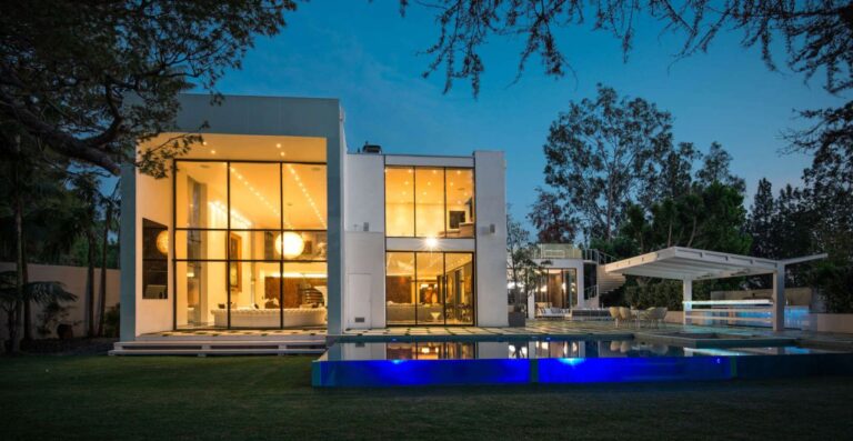 New Listing – A Gorgeous Estate in Beverly Hills offered for $74,900 per Month
