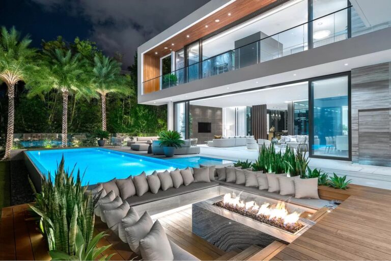 $23,500,000 A 2019 Superb Modern Mansion on Palm Island hits the Market