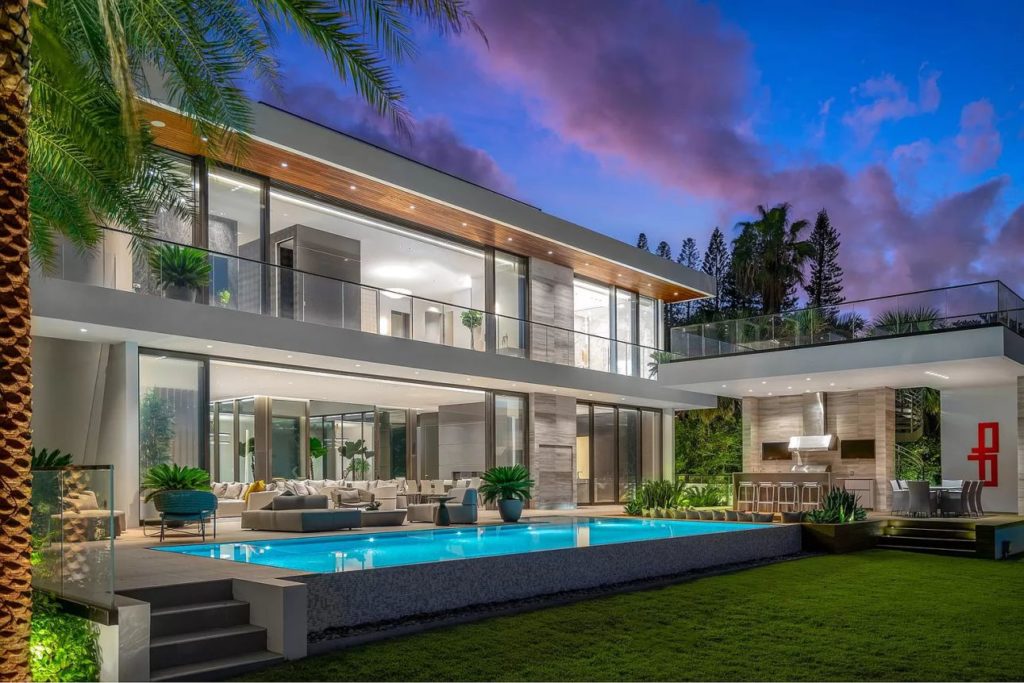 Modern Mansion on Palm Island