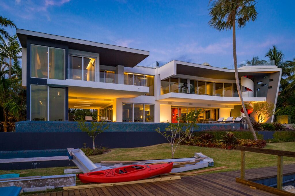 Modern mansion on Hibiscus Island