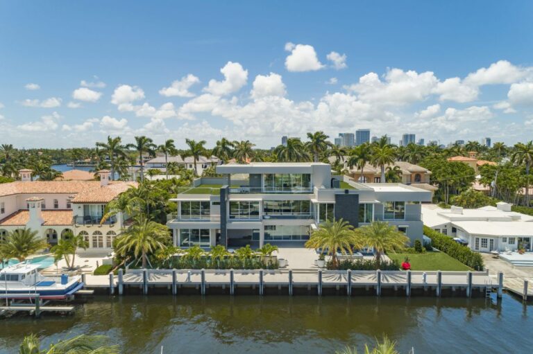 Luxurious Waterfront Estate with Lap Pool and Summer Kitchen in Fort Lauderdale’s Prestigious Las Olas Isles