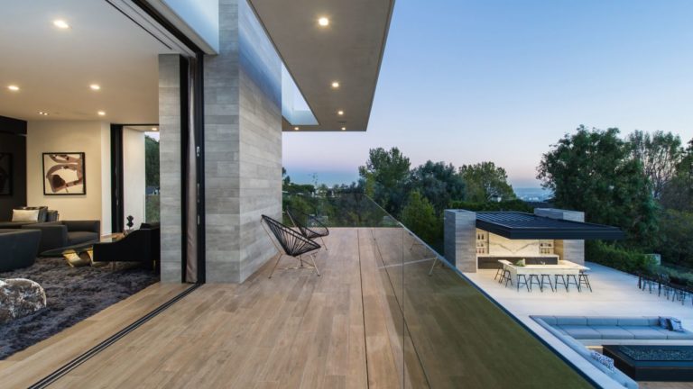 A magnificent Beverly Grove Modern Home with Breathtaking Views