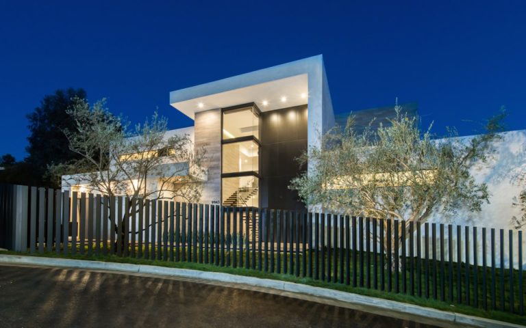 A magnificent Beverly Grove Modern Home with Breathtaking Views