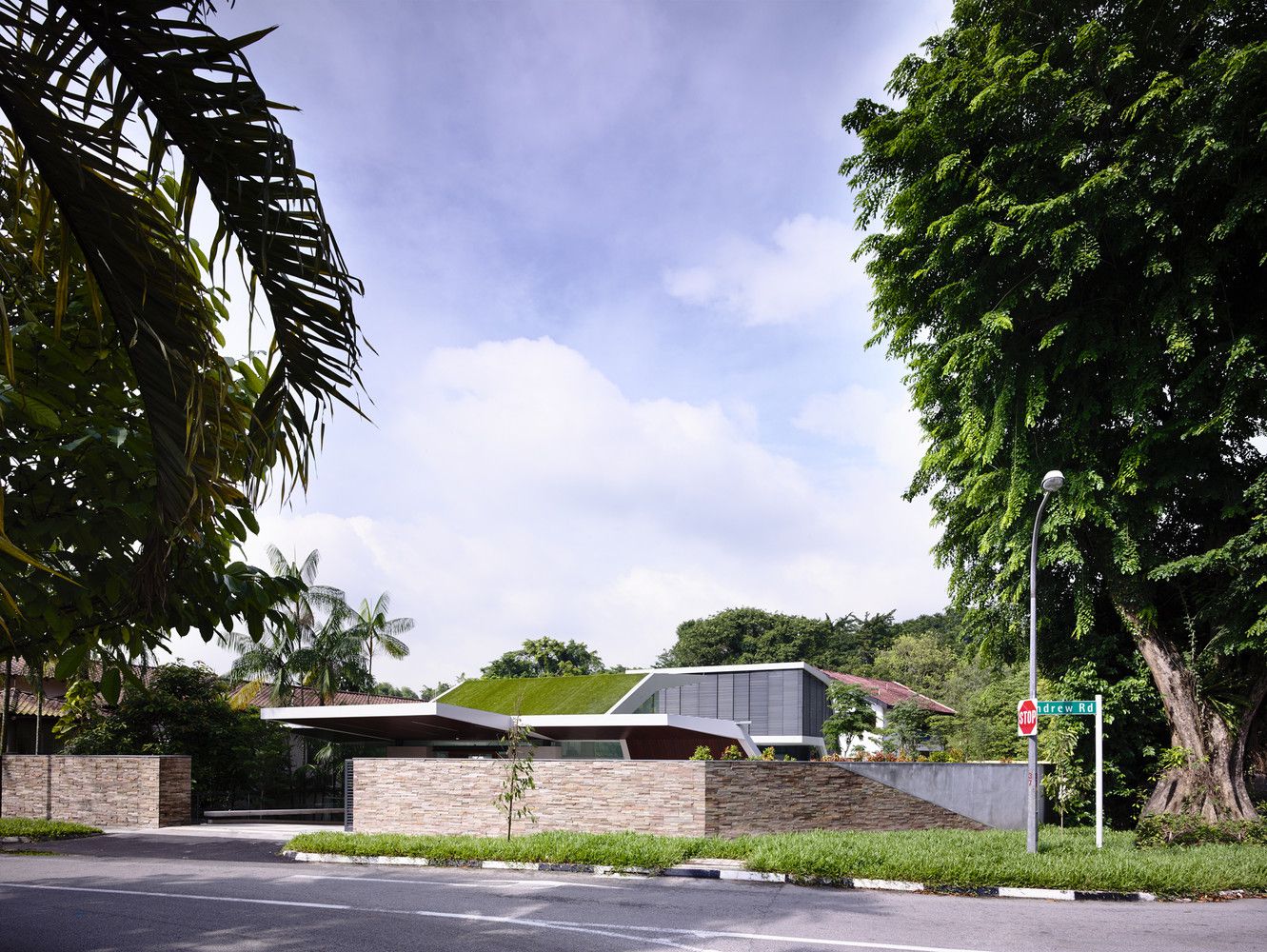 Andrew-Road-Contemporary-Residence-in-Singapore-by-A-D-LAB-3