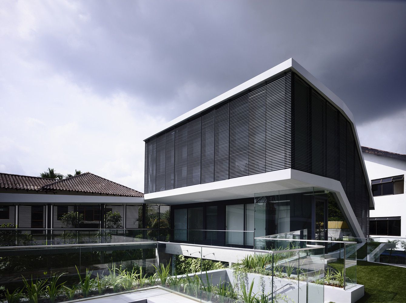 Andrew-Road-Contemporary-Residence-in-Singapore-by-A-D-LAB-7